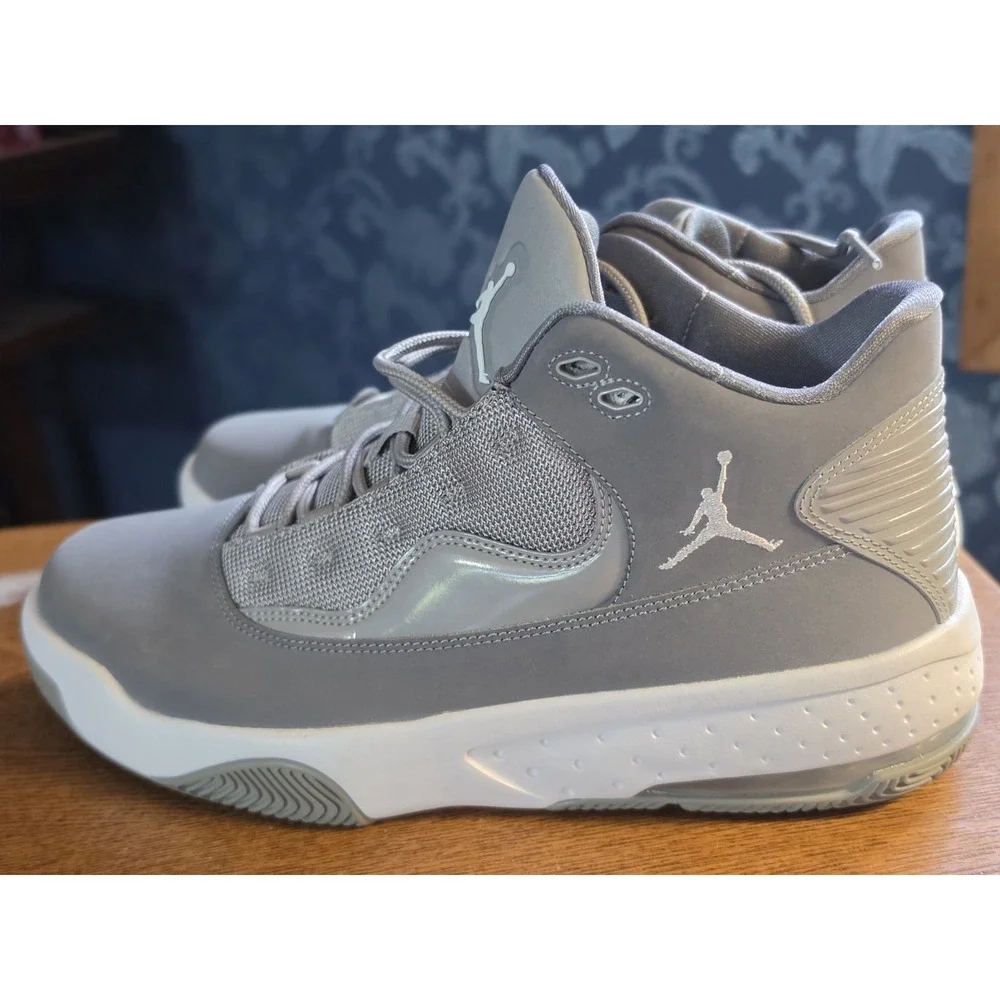 Nike Air Jordan Max‎ Aura 2 Medium Grey/White/Cool Grey, Size 9 **CLEAN**/No Box
